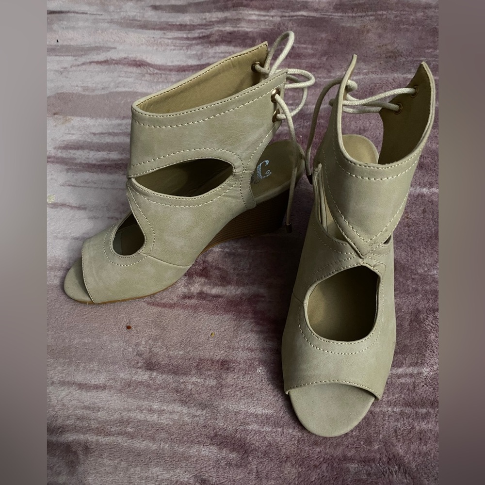 Tan wedges